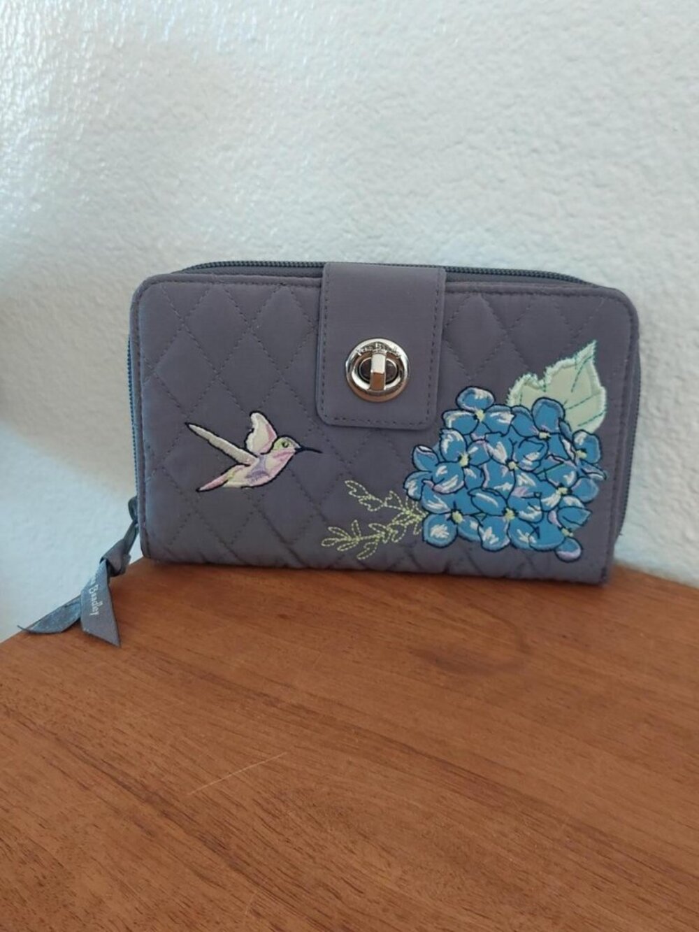Vera Bradley Happy Hydrangeas RFID Turnlock Wallet Embroidered Hummingbird Gray